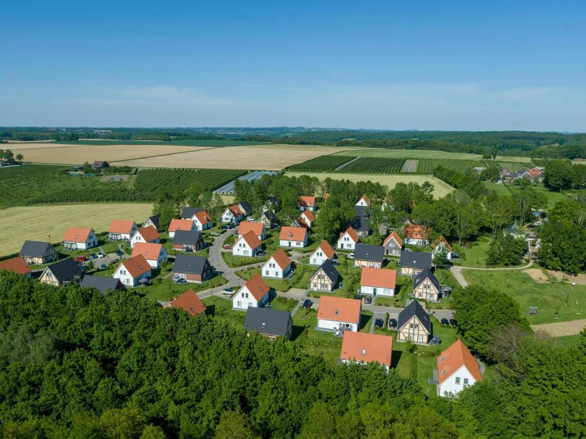 Landal De Waufsberg Hotel Noorbeek Bagian luar foto